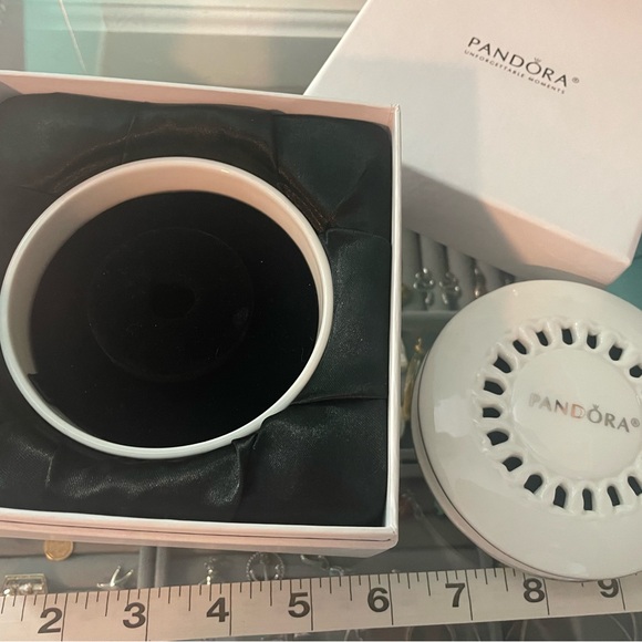 Pandora limited edition bracelet and charm ceramic case - Picture 6 of 6